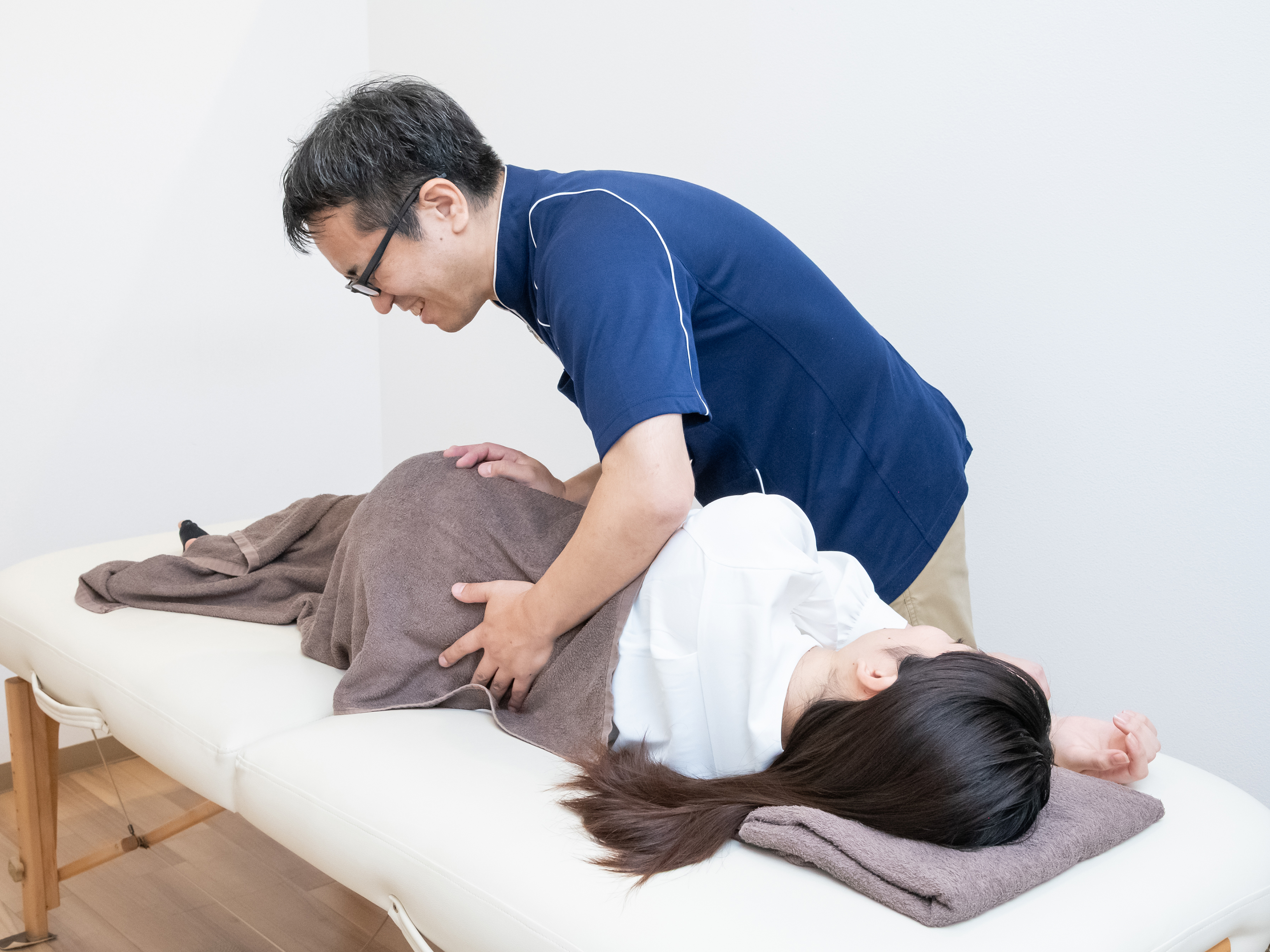 伊勢崎で骨盤の歪みが気になる方へ｜整体師が教える「歪みの本当の原因」と日常のクセ